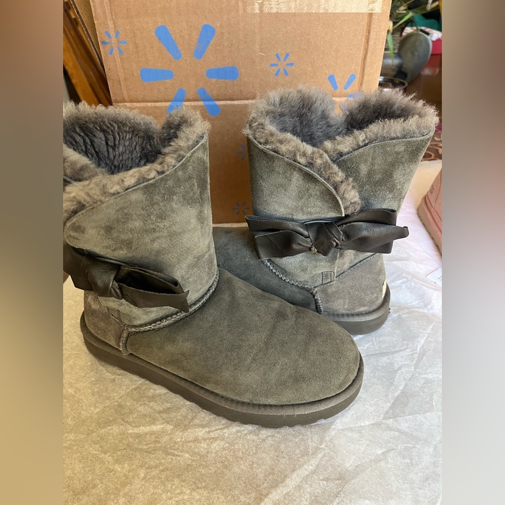 UGG LEATHER BOW SUEDE BOOTS
